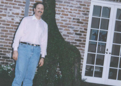 Lee standing with a giraffe shrub.